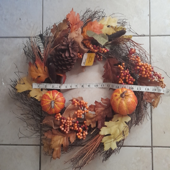 ● Fall Harvest Wreath - Picture 5 of 10